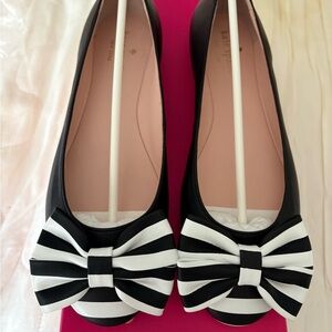 Kate Spade Wallace Ballet Flats – Black & White Stripe Bow – Size 7.5M – NIB